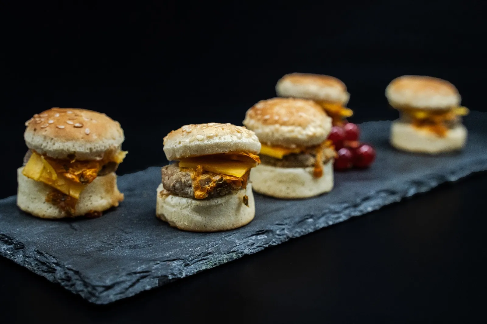 Mini burgers boeuf gourmet pour événement - Traiteur Montpellier
